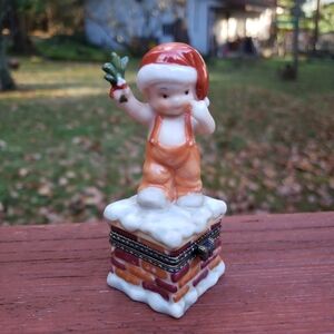 1997 Enesco "How 'Bout A Little Kiss' Small Christmas Hinged Box W/ Child